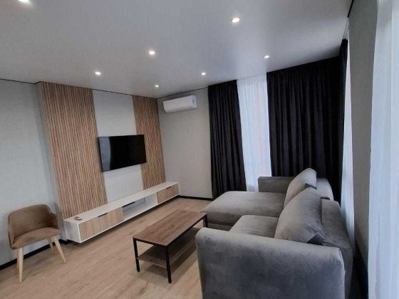 Продаю 3 - кімнатну квартиру біля Міського Озера. Будинок з басейном! Івано-Франківськ