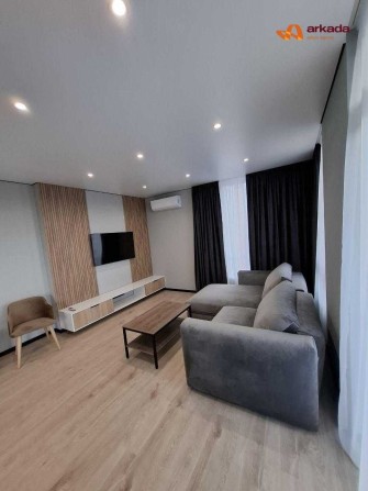 Продаю 3 - кімнатну квартиру біля Міського Озера. Будинок з басейном! - фото 1