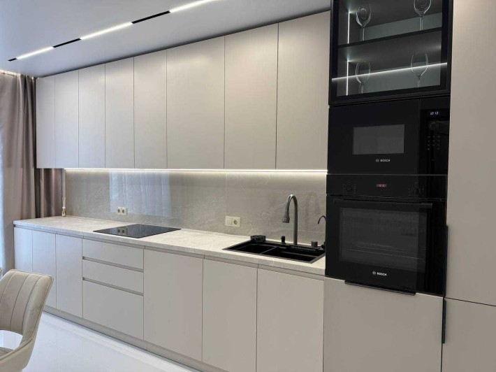 Продаж 2-кім квартири + вітальня в самому центрі . - фото 1