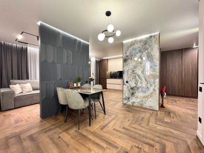 Дизайнерська 2-кім+кухня-студія з балконом, повністю укомплектована! - фото 1