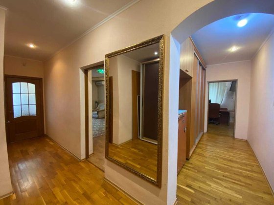 Трёхкомнатная сталинка с АВТОНОМКОЙ, рядом с Гданцевским парком Кривой Рог