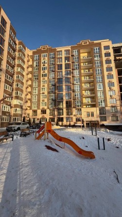 Видова 2-кімнатна квартира в ЗДАНОМУ будинку - фото 1