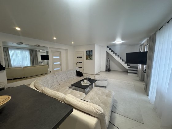 Продається дворівнева 4 кімнатна квартира з дизайнерським ремонтом!!! Миколаїв