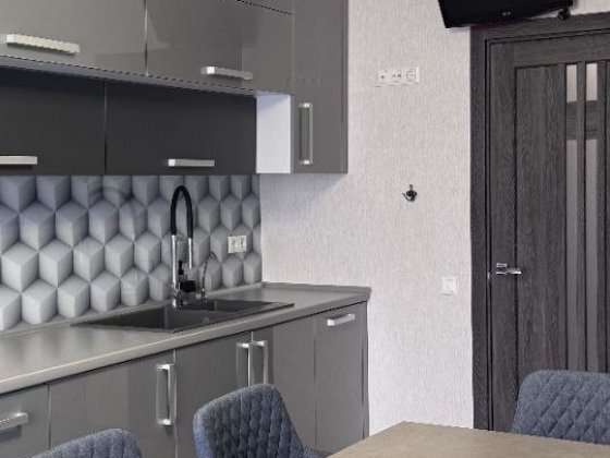 2 кім , ремонт, меблі, техніка . Прстанови вітаються Івано-Франківськ