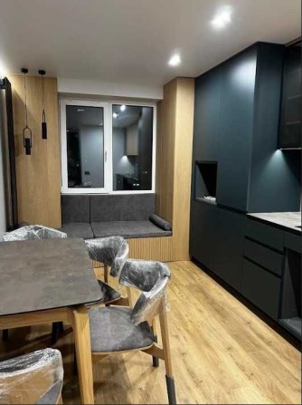 Продам 1-кімнатну квартиру в новобудові з дизайнерським ремонтом - фото 1