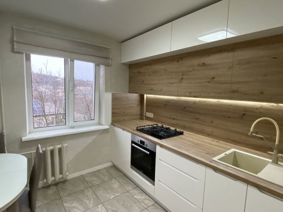 Продаж  5-ти кімнатної квартири в цетрі міста (Кривбасівська) Кривой Рог