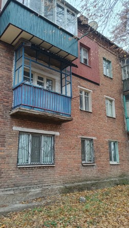 Продам квартиру двух комнатная в центре смычки - фото 1