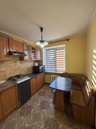 Затишна 2-кімнатна квартира по просп. Відродження - фото 1