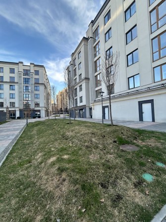 Двокімнатна квартира з чистовим наповнення в зданому будинку - фото 1