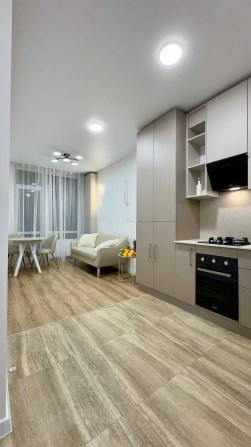 Продам ГАРНУ 1к квартиру з новим ремонтом, меблями, технікою. Газ. - фото 1