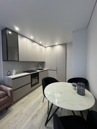 Квартира з ремонтом, меблями , в самісінькому центрі Івано-Франківська - фото 1