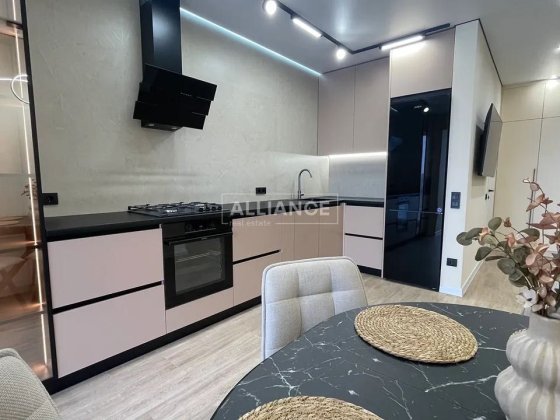 Велика квартира з функцією «півторачки» 1км до центру. Ивано-Франковск