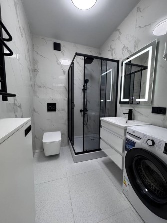 Квартира з НОВИМ ремонтом! Біля парку! БЕЗ комісії - фото 1