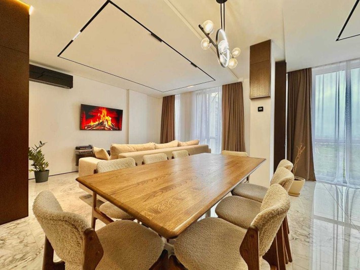 Продаж дизайнерської  2-кімнатної квартири з великою кухнею-студією - фото 1