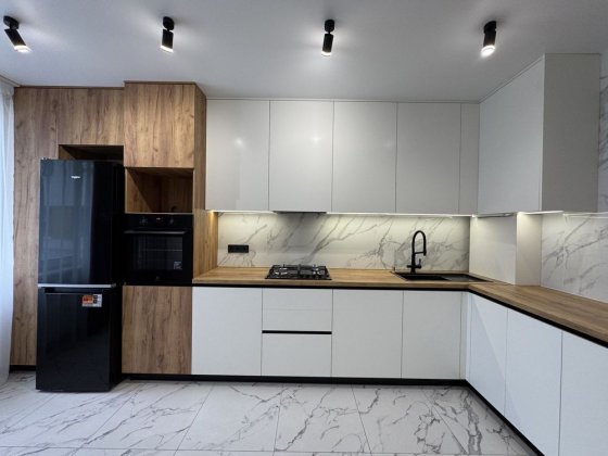 Квартира поруч з ТЦ Авенір Плаза. Сучасний ремонт. Газ! Буча