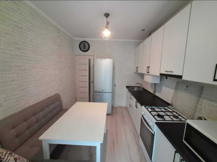 1 кімнатна кв з ремонтом, газове опалення, цегляний будинок. - фото 1