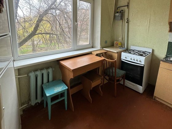 Велика однокімнатна кв. 2 поверх Педуніверсітет. Кривой Рог