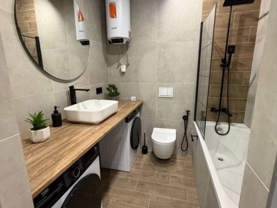 1 кімнатна з дуже якісним ремонтом, поруч Садочок, магазини, зупинка Буча