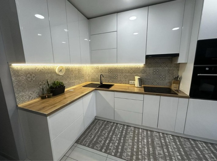 Двокімнатна з ремонтом та меблями . Сертифікат, постанова - так! - фото 1