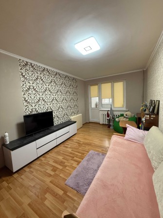 Трикімнатна квартира поруч з парком - фото 1