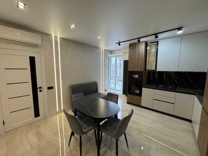 Шикарна півторачка поруч міського озера, 4 пов , інд. газ опалення - фото 1