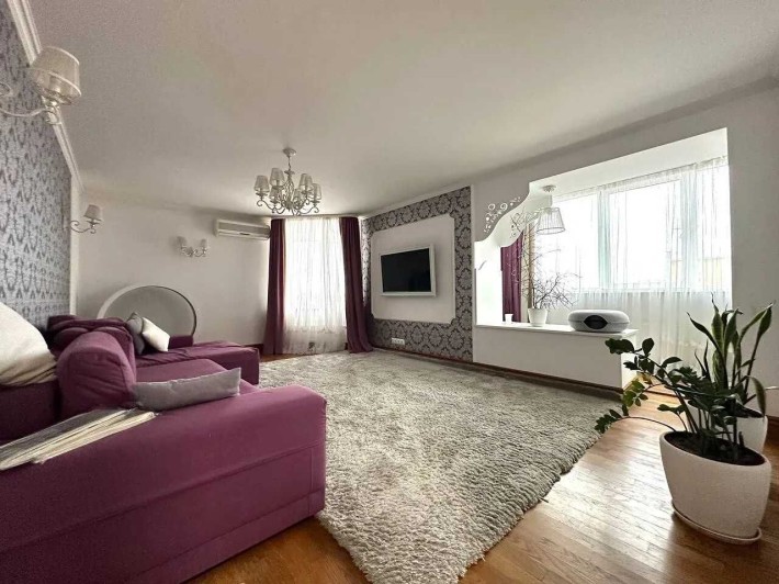 Двокімнатна в обжитому будинку з гаражем - фото 1