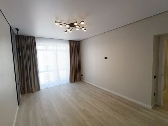 Трикімнатна з ремонтом та балконом в сучасному жк по вул. Коновальця! Івано-Франківськ