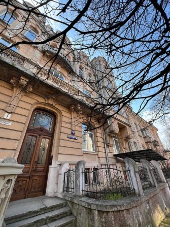 Продаж 2 кімн.квартири в центрі міста - фото 1