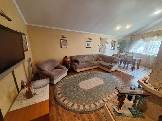 3кімнатна  в центрі вул.Незалежності + кладова над квартирою пл.50 кв. Івано-Франківськ