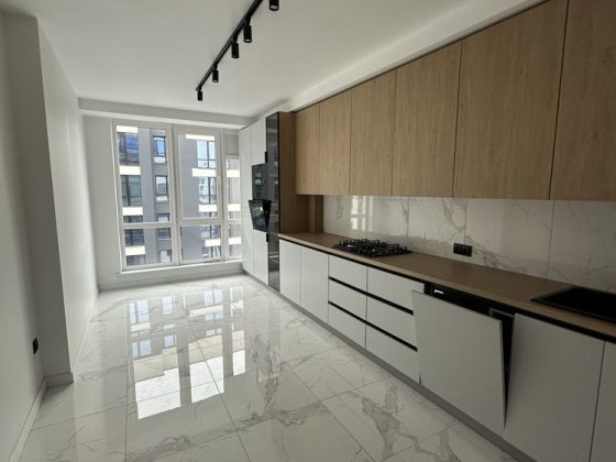 Продам 2 кімнатну квартиру в обжитій новобудові неподалік центру міста Ивано-Франковск