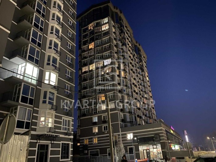 1к квартира 38 м² з дизайнерським ремонтом і великою кухнею - фото 1