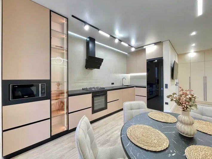 Термінов! Велика 54.6 однокімнатна поруч з річкою! Продам! Вигідно! - фото 1