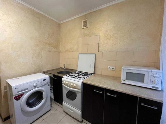 Продається бюджетна квартира в гарному районі біля парку та озера!!! Ивано-Франковск