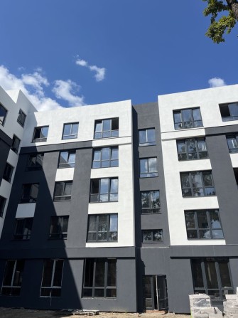 Однокімнатна квартира з мінімальним оформленням біля школи - фото 1