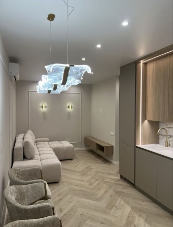 Продаж євротрикімнатноі квартири 63 м2! Кухня-студія 22 м2! Дизайнер! - фото 1