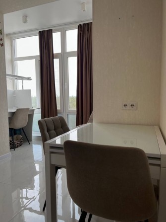 Видова на парк простора євро двокімнатна квартира! - фото 1