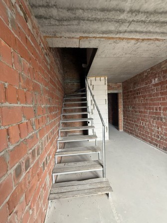 Дворівнева квартира з газом! Два балкони! Закритий новий жк! - фото 1