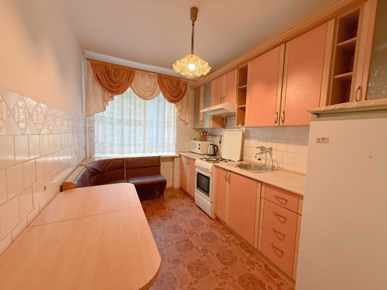 Продам трикімнатну квартиру в районі центру міста! Вул. Міцкевича!! Ровно