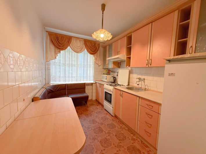 Продам трикімнатну квартиру в районі центру міста! Вул. Міцкевича!! - фото 1