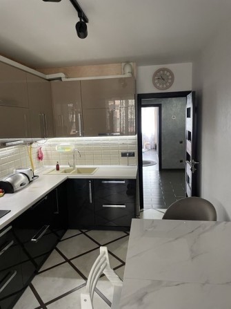 Дуже крута двохкімнатна квартира з новим ремонтом. - фото 1