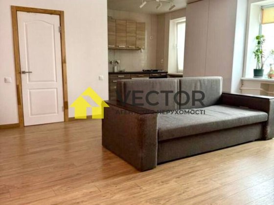 Світла квартира 50 кв.м., 2/10. Свіжий ремонт, цегла! Полтава