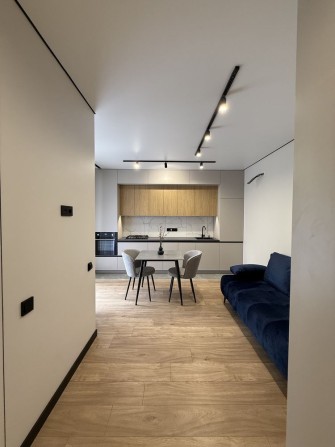 Бізнес клас! Неймовірна простора 1к з ремонтом та балконом - фото 1