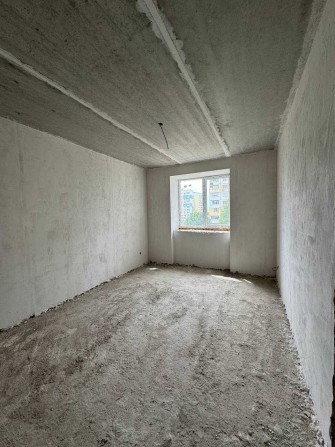 Продаж 1-кімнатної в новому, зданому будинку. Стіни цегла. - фото 1