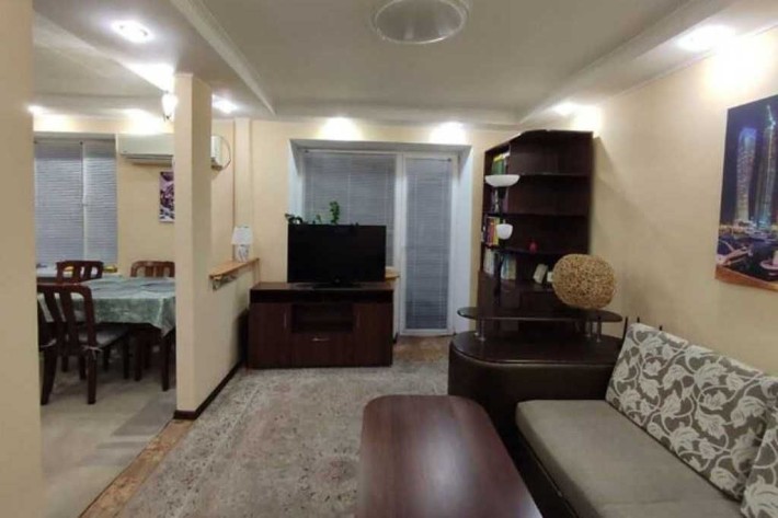 Вигідна ціна!Центр! 2-х. кім.кв., середній поверх! - фото 1