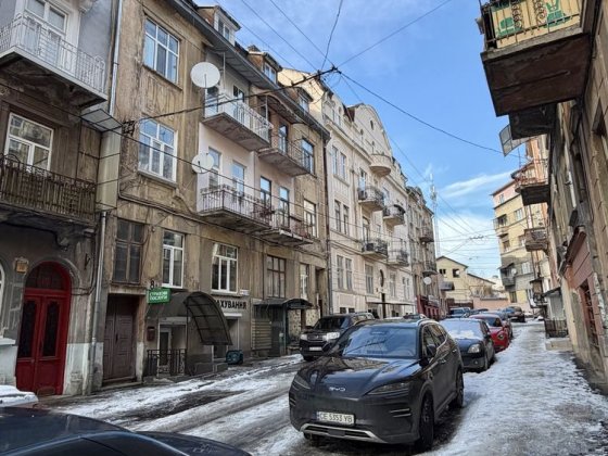 Продам 2кімн квартиру, центр(паркова зона) Чернівці