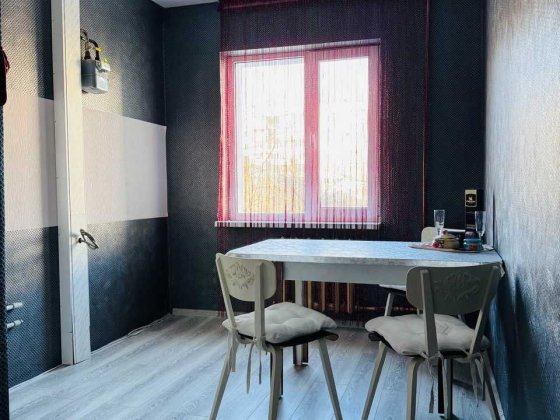 =)Продаж 3К квартири, утеплений будинок ! Ровно