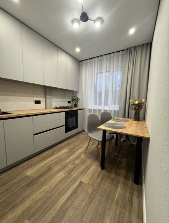 .Продається 2-кімнатна чешка з сучасним ремонтом - фото 1