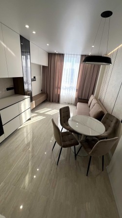 Однокімнатна квартира  ЖК Київський з ремонтом, меблями, технікою. - фото 1