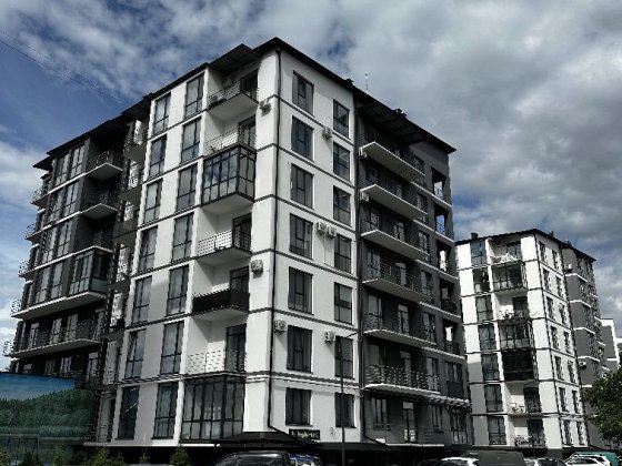 Продаж 1-кімнатної квартири з неймовірним видом на озеро Басівкут Ровно