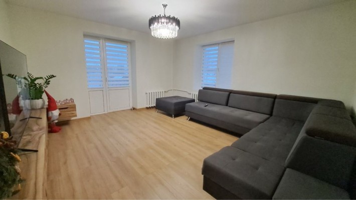 Продає 3-кімнатної квартири - фото 1